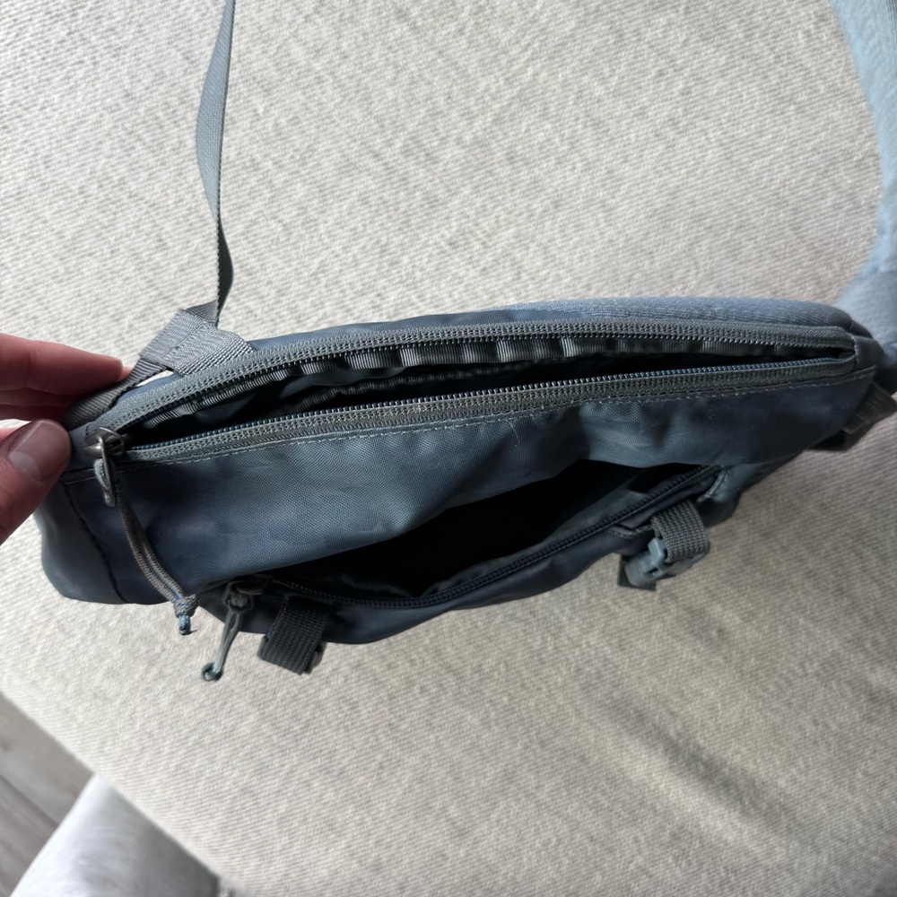 Patagonia Navy Blue Sling Belt Bag - Picture 3 of 6